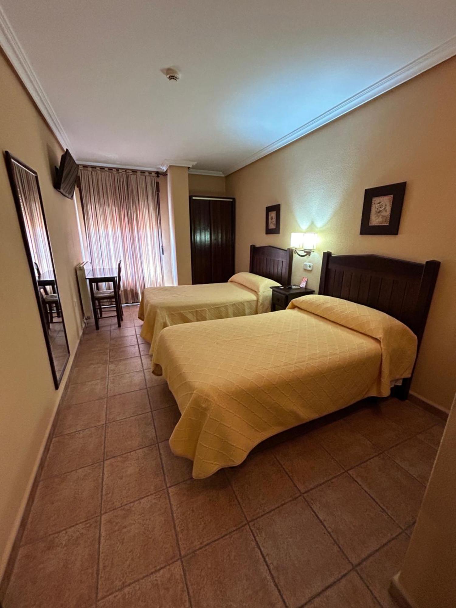 Hostal Restaurante Morote Cano Lezuza المظهر الخارجي الصورة